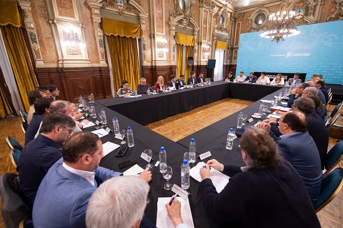 Intendentes radicales llevaron sus reclamos a Kicillof y acordaron mesas de trabajo