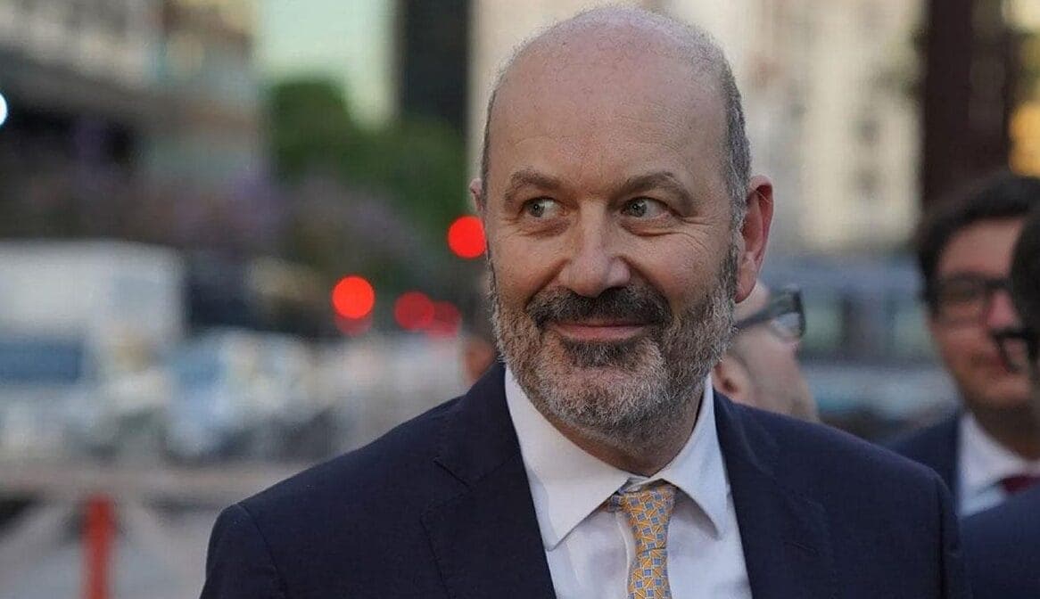 Milei habría puesto en duda la continuidad de Sturzenegger tras el conflicto que paralizó los puertos