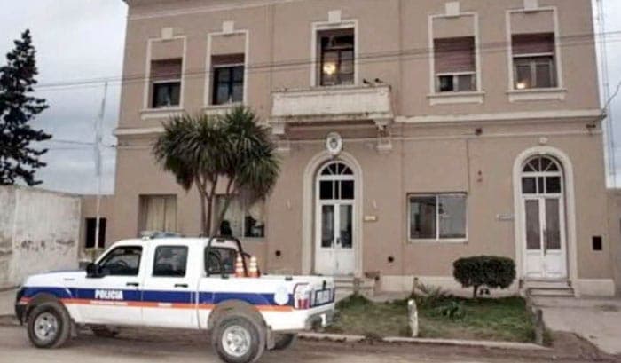 Detienen a un hombre imputado por seis delitos de violencia de género y amenazas en Quequén