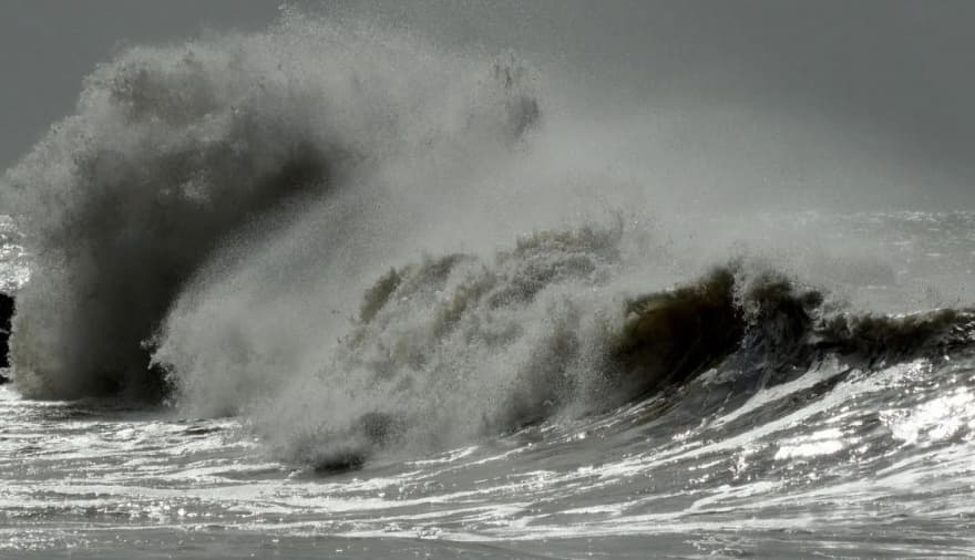 Las intensas lluvias afectaron calles y los servicios en Necochea y Quequén