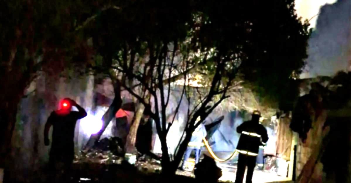 Intervención de emergencia por un incendio en una vivienda de la calle 76