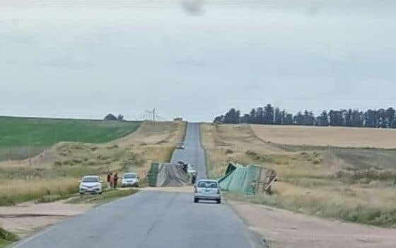 Corte total en la Ruta 86 por el vuelco de un camión a la altura de La Lita
