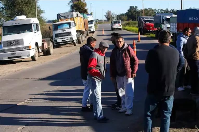 Puerto Quequén: Sin acuerdo por la tarifa, el conflicto del transporte sigue abierto