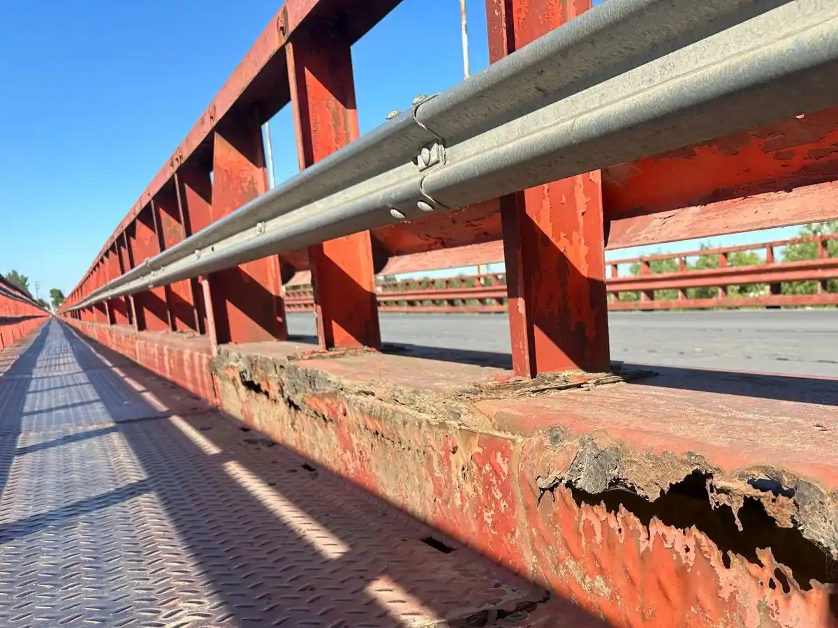 Estado crítico: A pesar de los anuncios sigue sin repararse el puente Dardo Rocha y aumenta el riesgo estructural