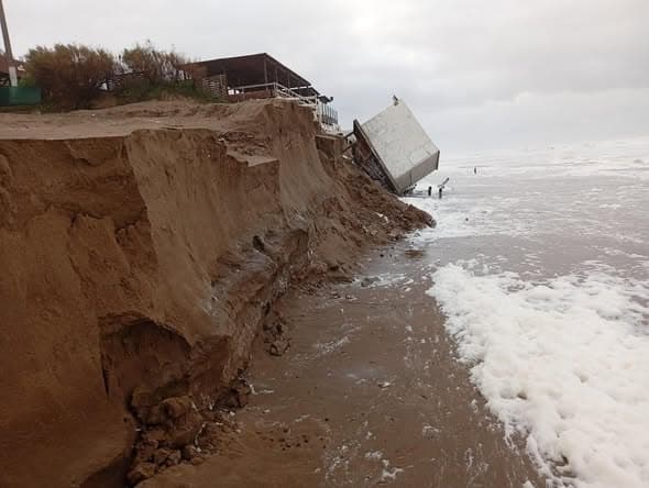 Derrumbes en Kabryl y cortes preventivos en la costa por el temporal