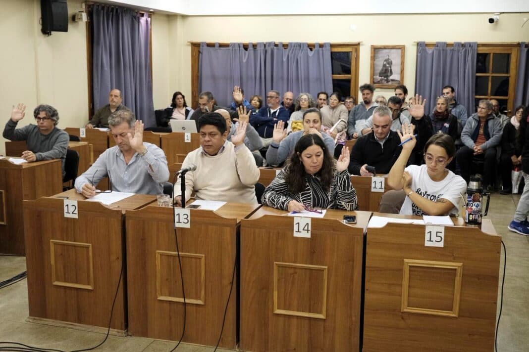Escándalo en Villa Gesell: volvió a caerse el Presupuesto 2026, hubo incidentes en el Concejo y hoy paran los municipales