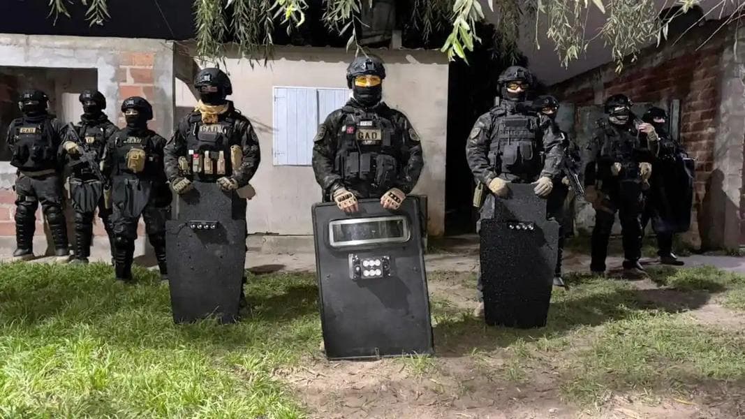 Allanamiento en Quequén por el asalto a una estación de servicio