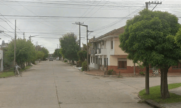 Choque en 63 y 26: un motociclista terminó herido y vecinos piden medidas