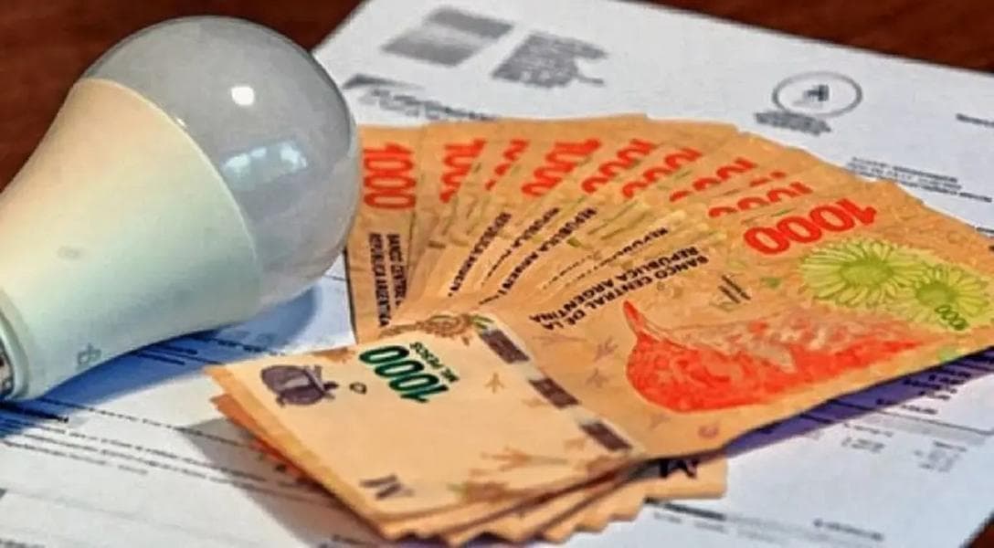 El peso de los servicios básicos en el salario mínimo aumentó al 77% en un año