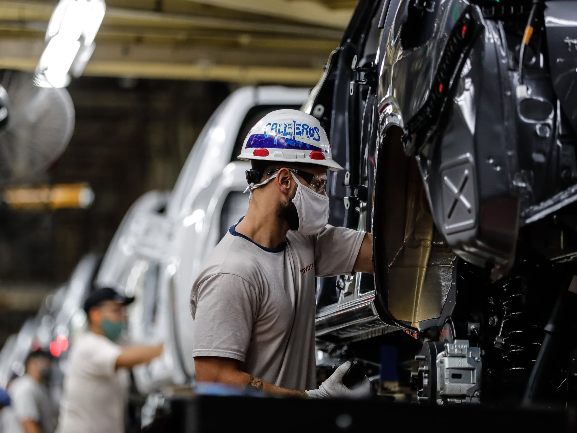 La industria y la construcción cayeron un 2,8% en abril