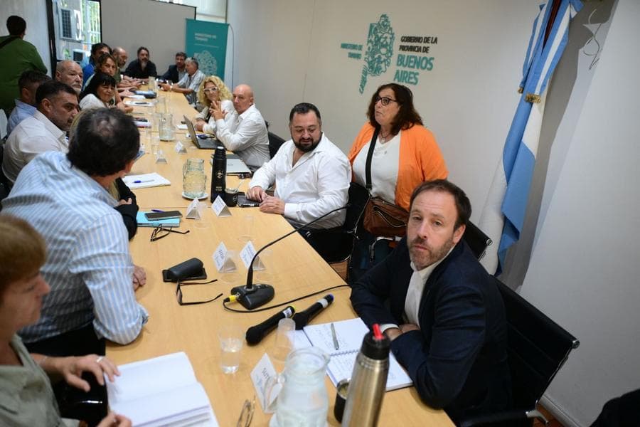 La Provincia inicia una semana clave de paritarias con estatales y docentes