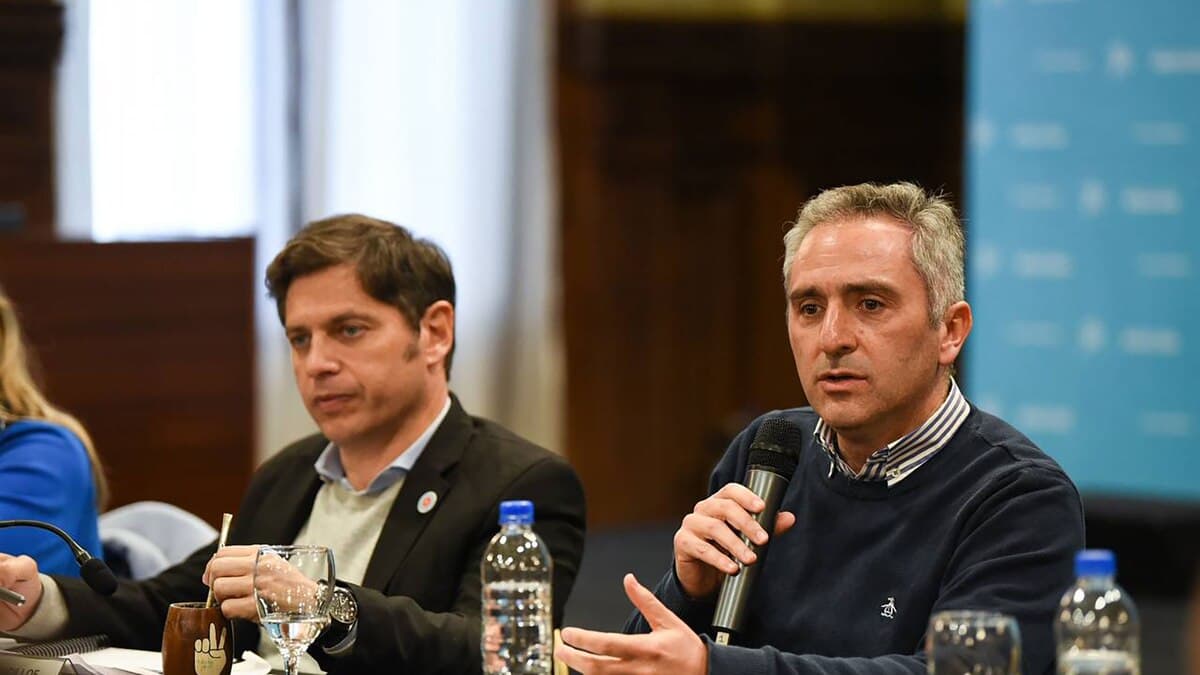 Kicillof acelera su armado nacional para 2027 mientras negocia con el kirchnerismo las reelecciones indefinidas