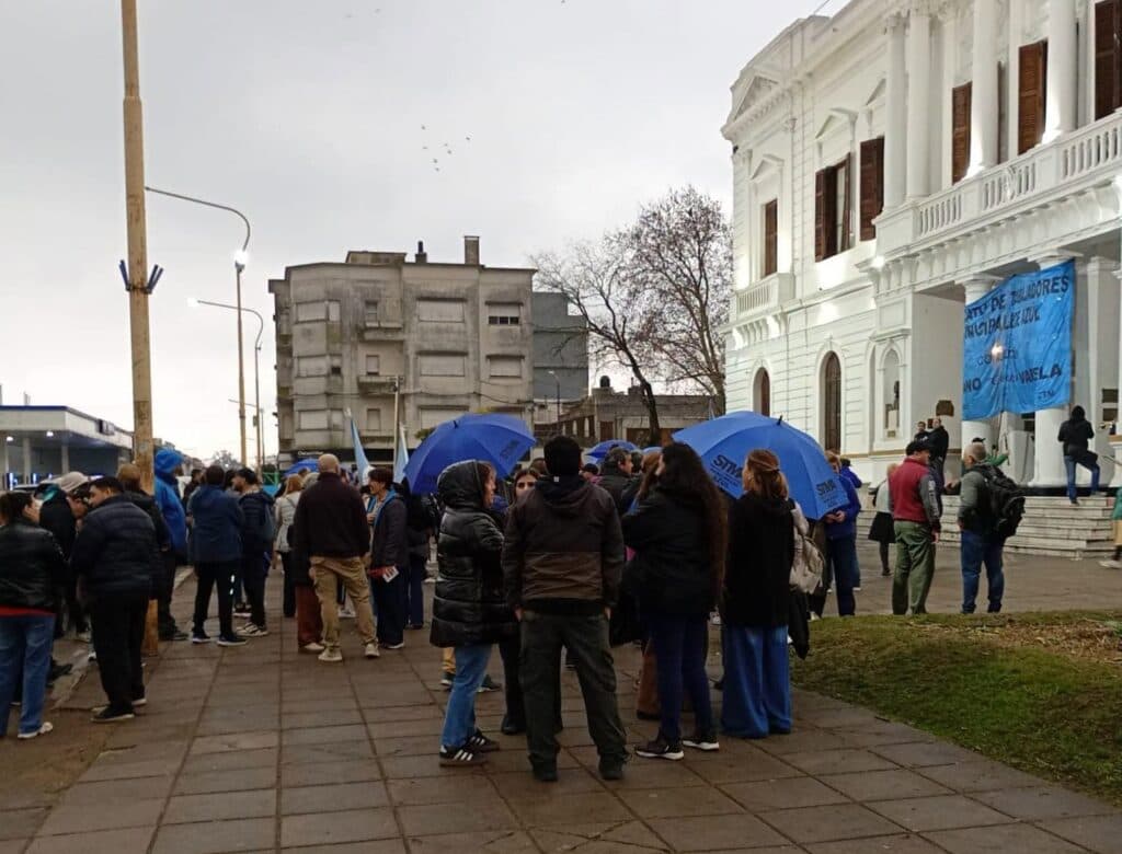 Azul necesitó asistencia de la Provincia para completar el pago de los aguinaldos