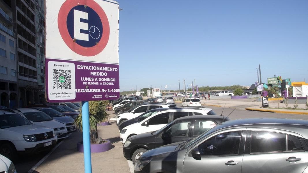 Rojas también vetó la ordenanza para reducir el horario del estacionamiento medido