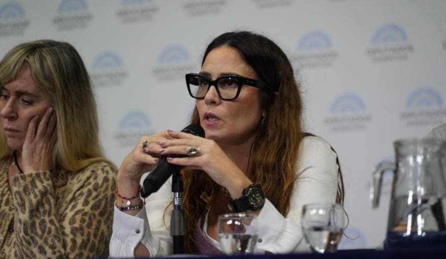Jimena López: “Las familias se endeudan para pagar comida y servicios”