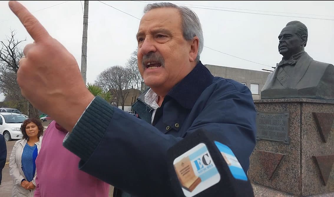 Azcoiti y exlegisladores radicales reclamaron que la UCR rechace la nueva ley de tierras