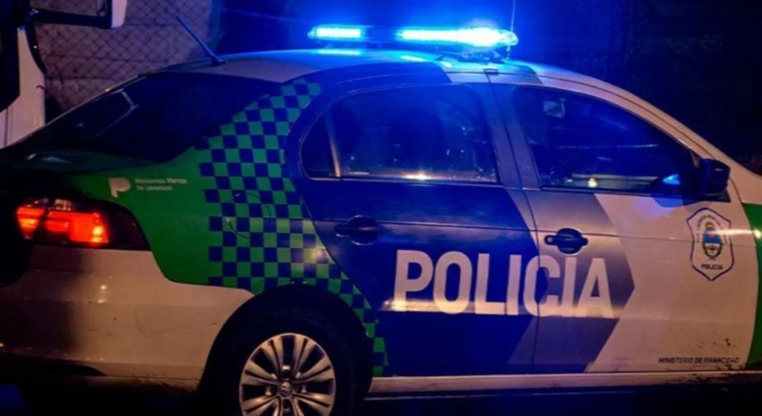 Dos hombres en moto asaltaron a un playero y escaparon con 120 mil pesos