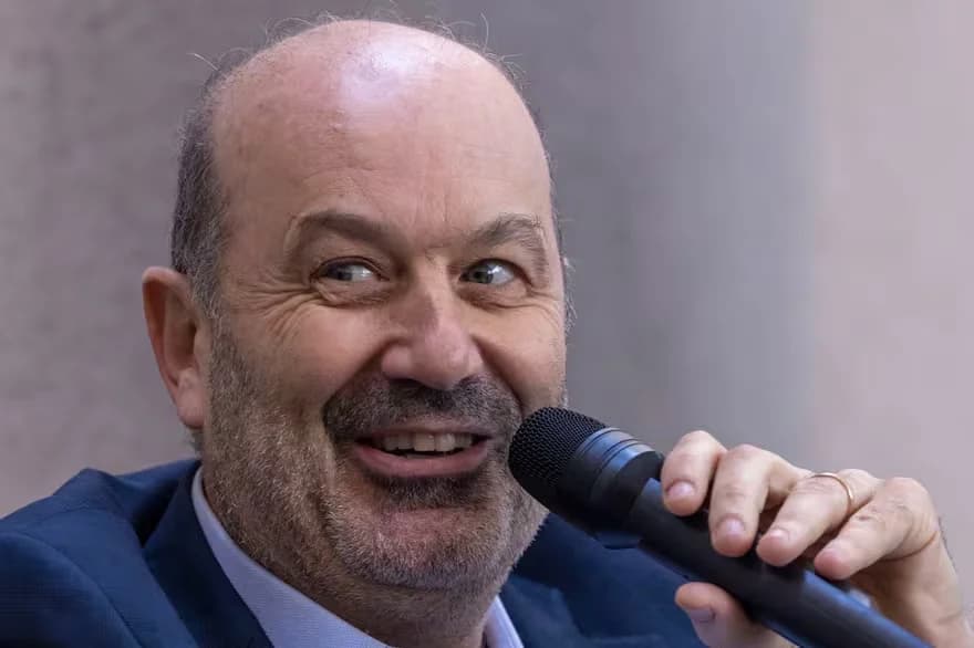 Sturzenegger insiste con la reforma de la ley de cabotaje naval