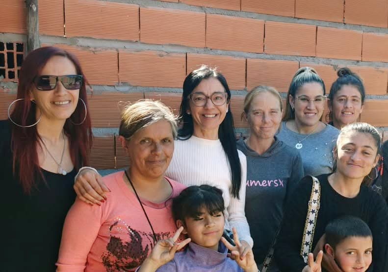 Cáceres llevó su agenda territorial al barrio Taraborelli