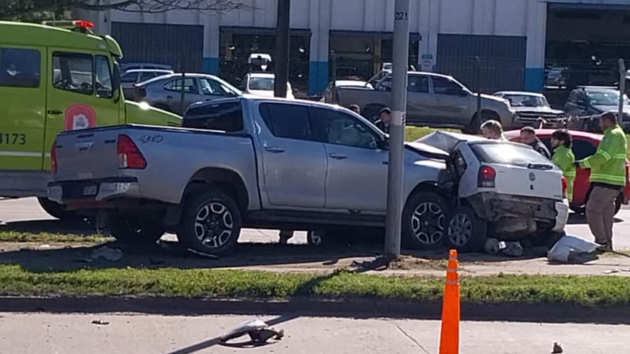 Ruta 88: una mujer murió tras un choque entre un auto y una camioneta