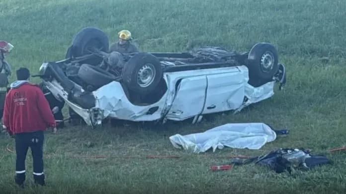 Tragedia en la Ruta 2: dos muertos tras el brutal vuelco de una camioneta cerca de Chascomús