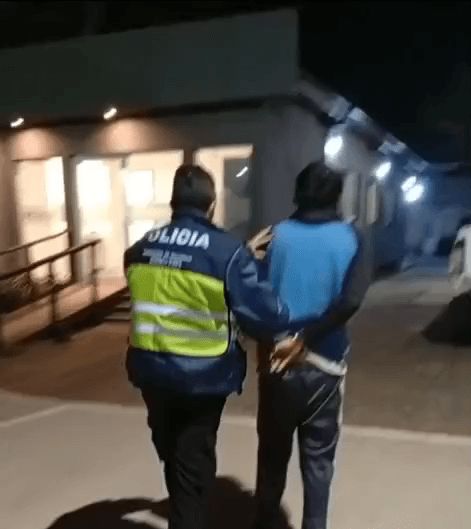 El ladrón que vino del pasado: lo atraparon robando un estéreo de un auto