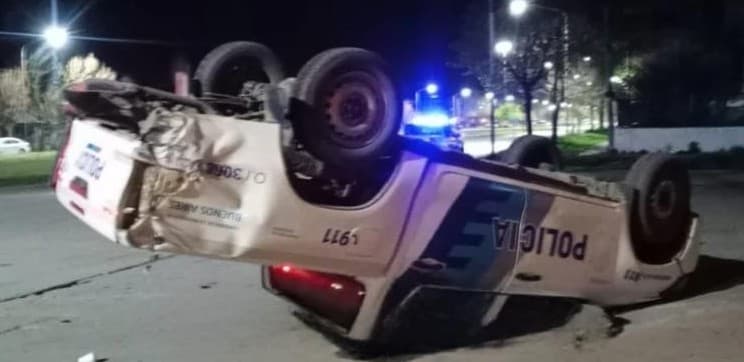 Perseguían una moto y volcaron en 59 y 106