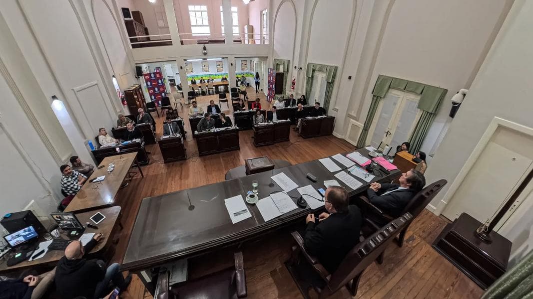 El Concejo debate el nuevo pliego de colectivos: concesión por 20 años y nueve líneas
