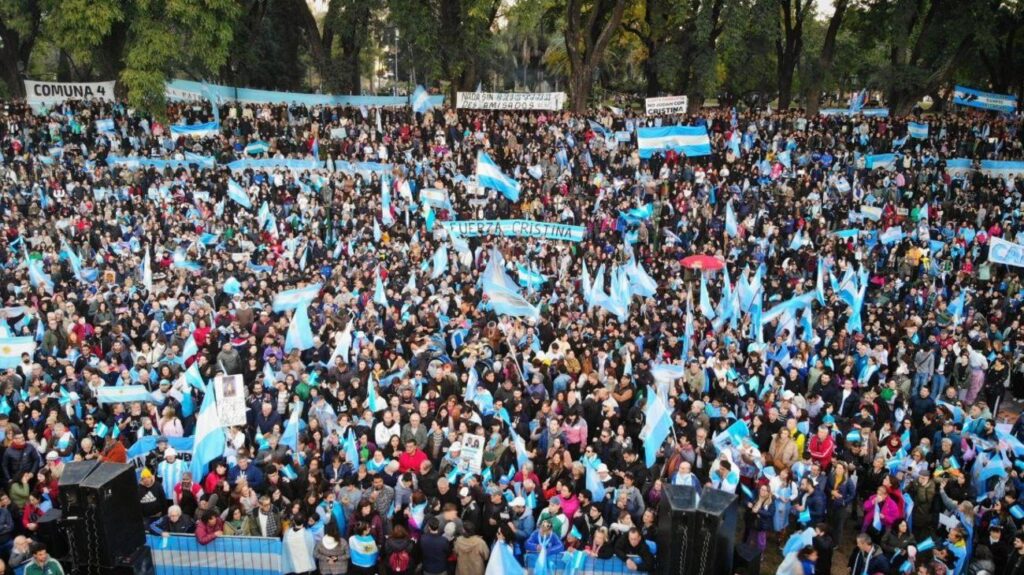 20250620-banderazo-por-cristina-kirchner-en-parque-lezama-2046759