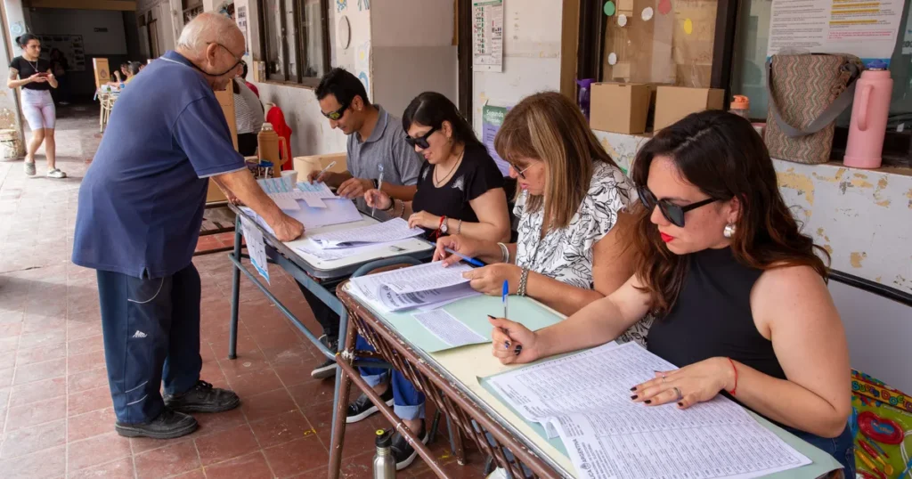 elecciones-2023-provincia-mendoza-escuelas-urnas-voto