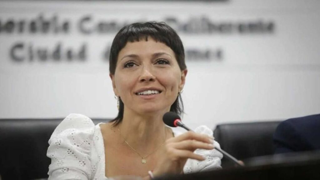 mayra-mendoza-2053891